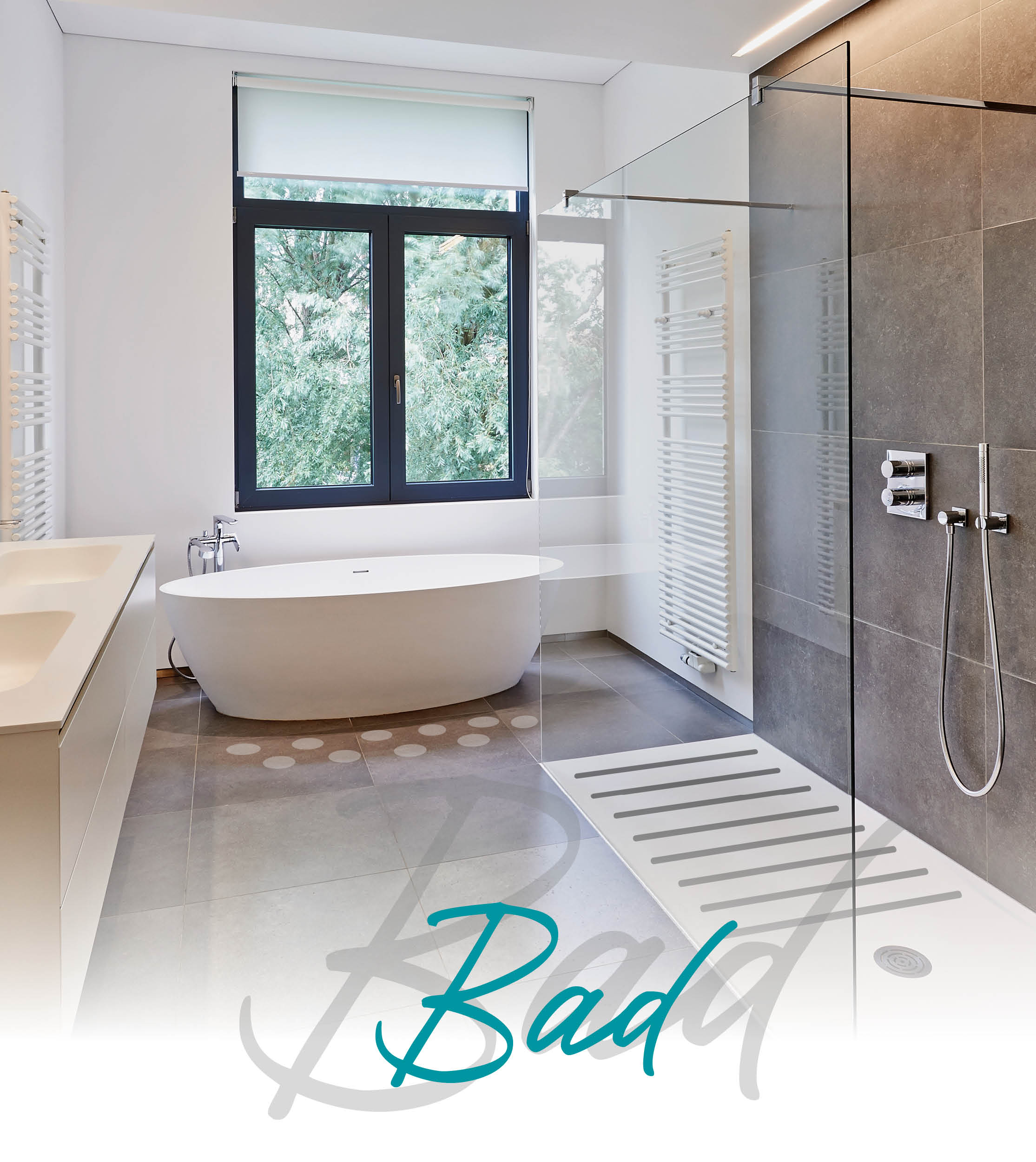 Badezimmer mit verklebten Anti-Rutsch-Artikeln in Dusche und vor Badewanne